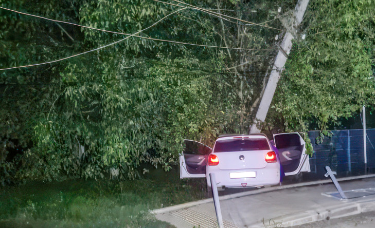 сбитая опора ВЛ.jpg-topaz-enhance
